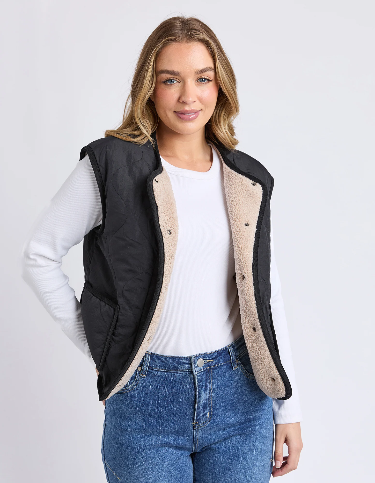 Alberta Vest Black - Image 2