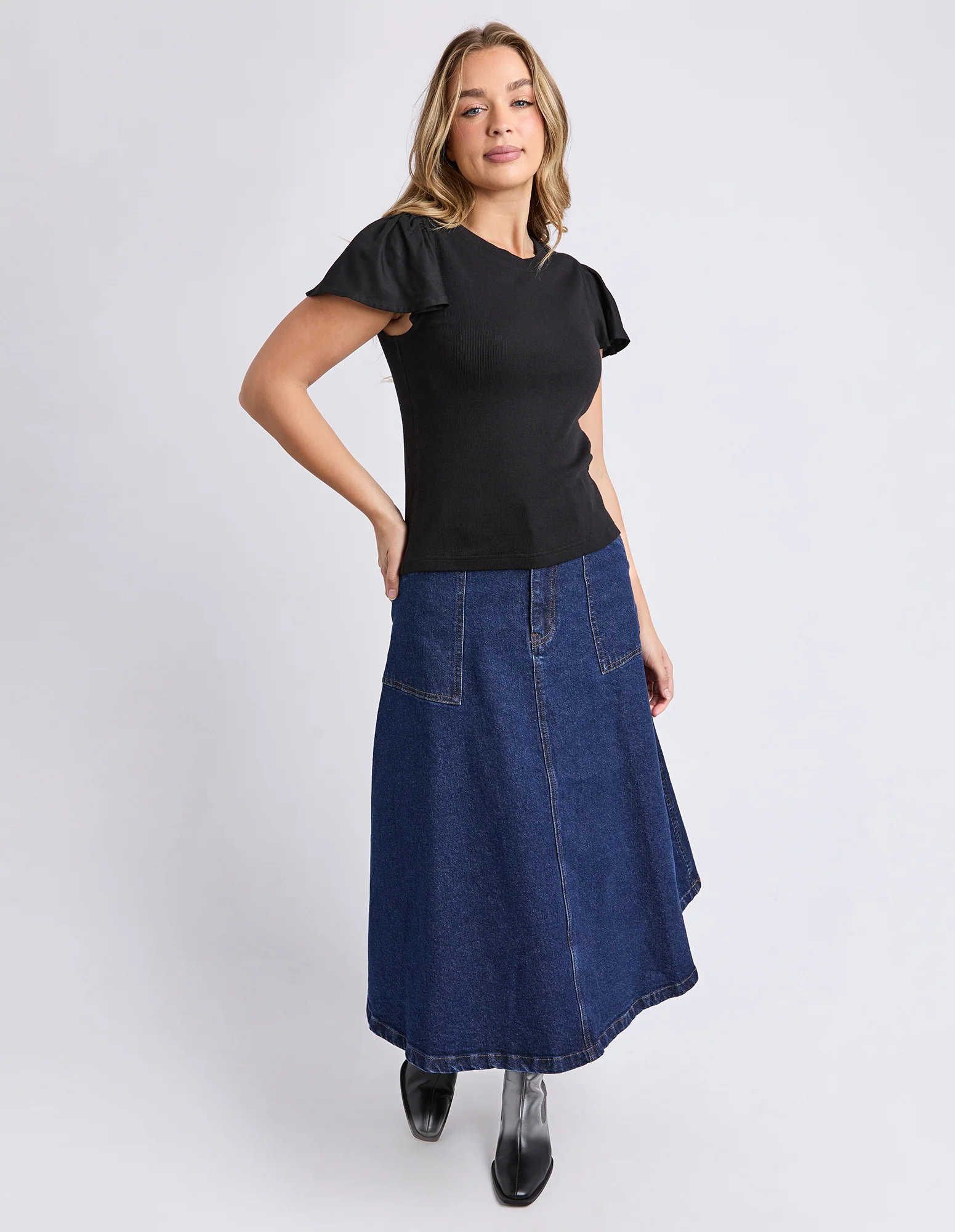 Elle Rib Tee Black - Image 3