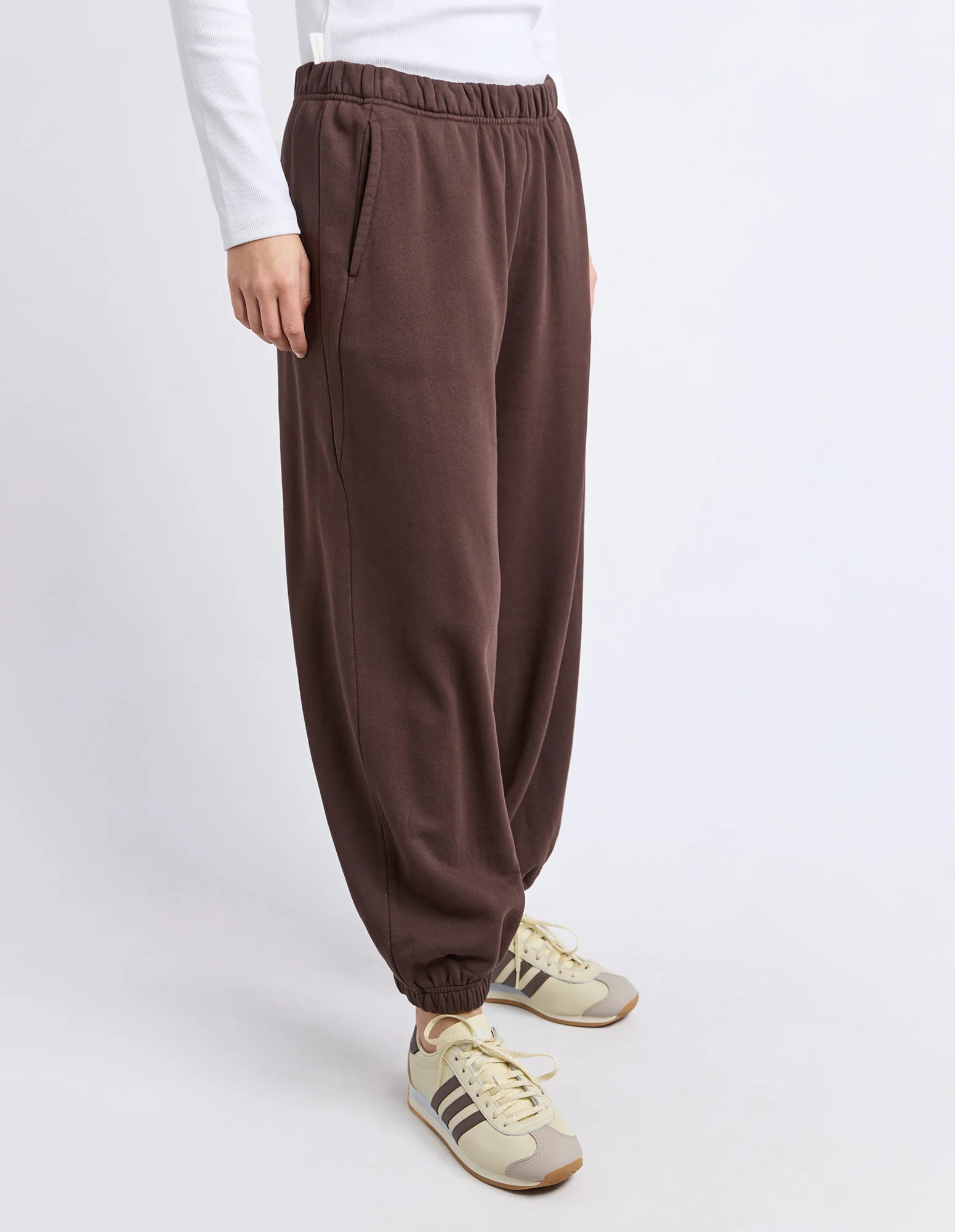 Foundation Barrel Trackpant Coffee Bean - Image 5
