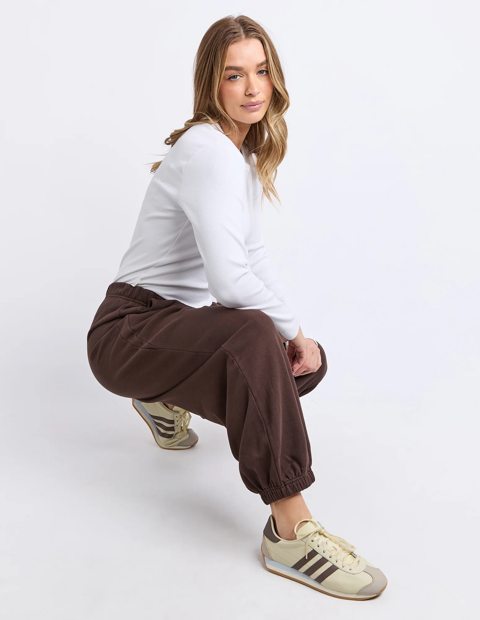Foundation Barrel Trackpant Coffee Bean - Image 6