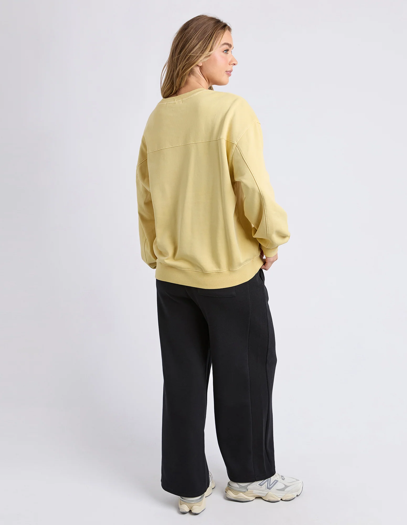 Studio Oversized Crew Butter - Image 3