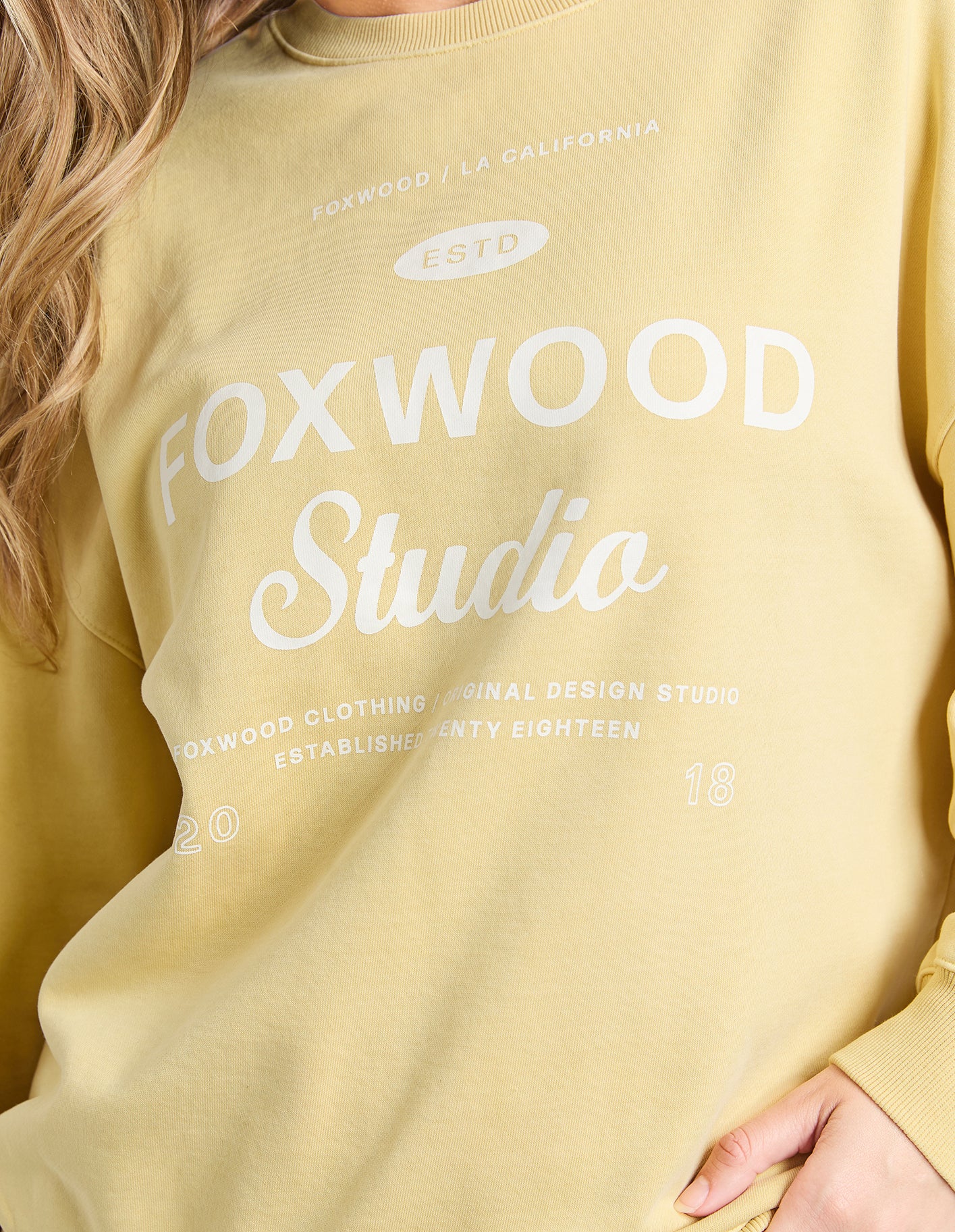 Studio Oversized Crew Butter - Image 5