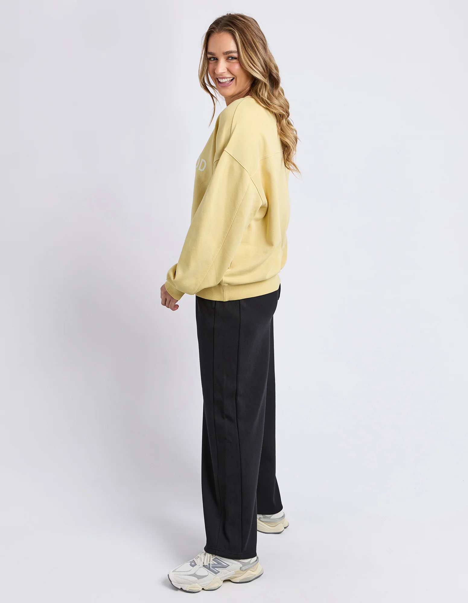 Studio Oversized Crew Butter - Image 6