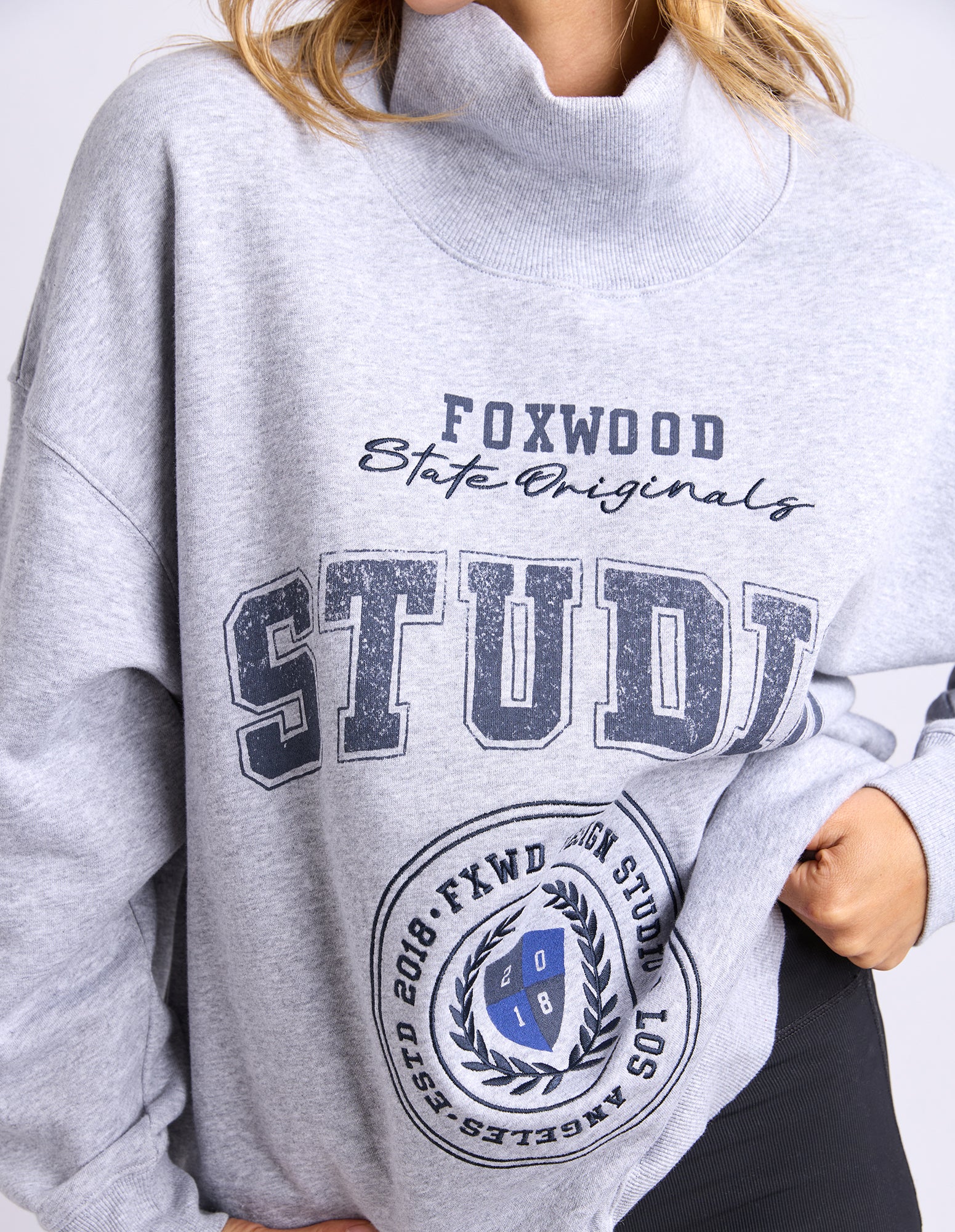 Studio Mock Neck Crew Grey Marle - Image 6