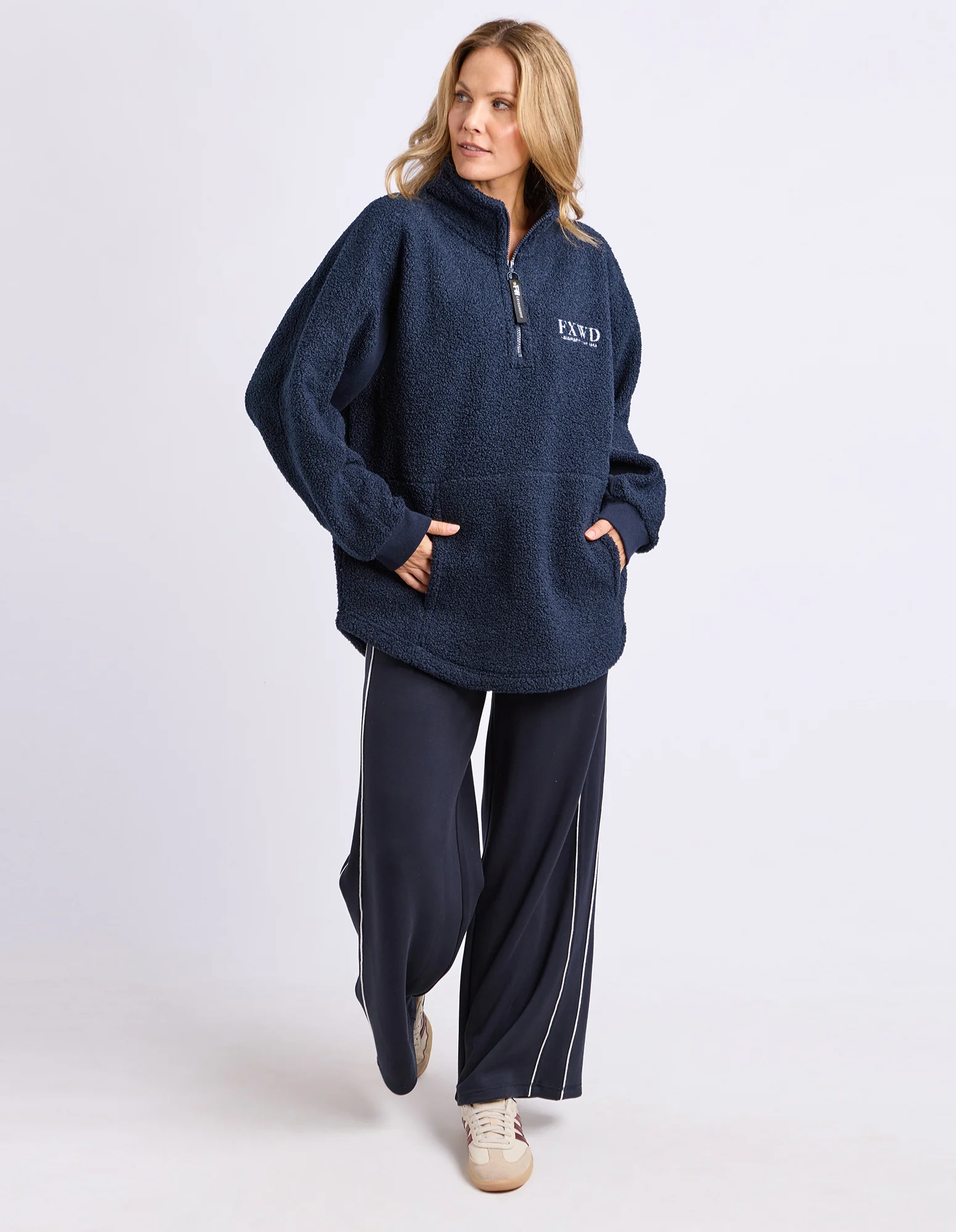 Weekend Boucle Crew Dark Sapphire - Image 3